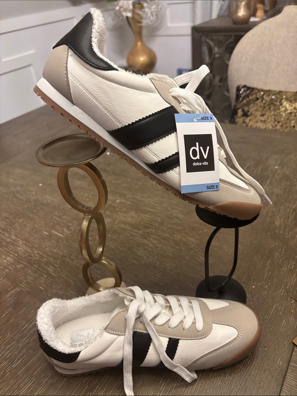 Dolce Vita WomensWhite & Black Casual Sneakers